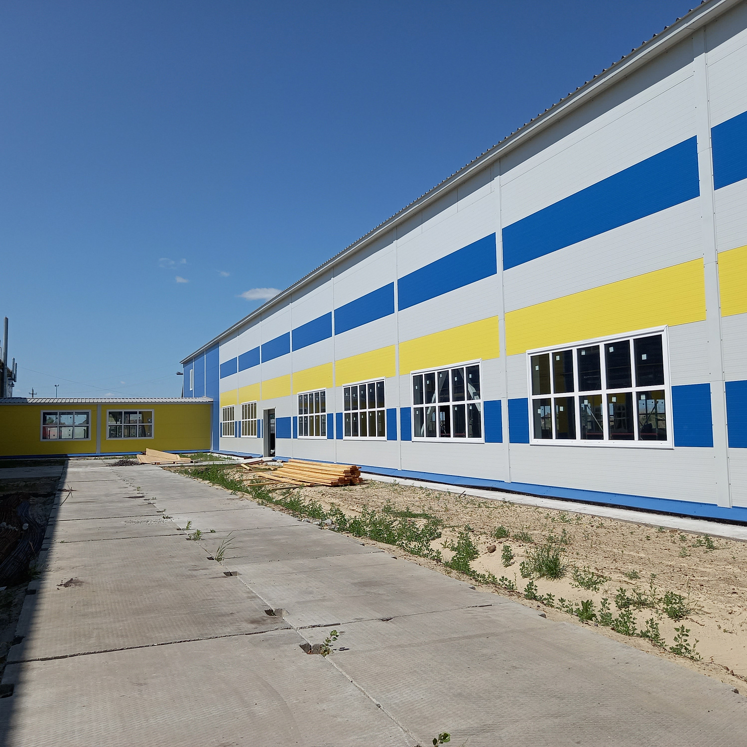 В плановом режиме продолжается строительство 4-го корпуса завода «МИМ» в с. Мальково Тюменского района. 