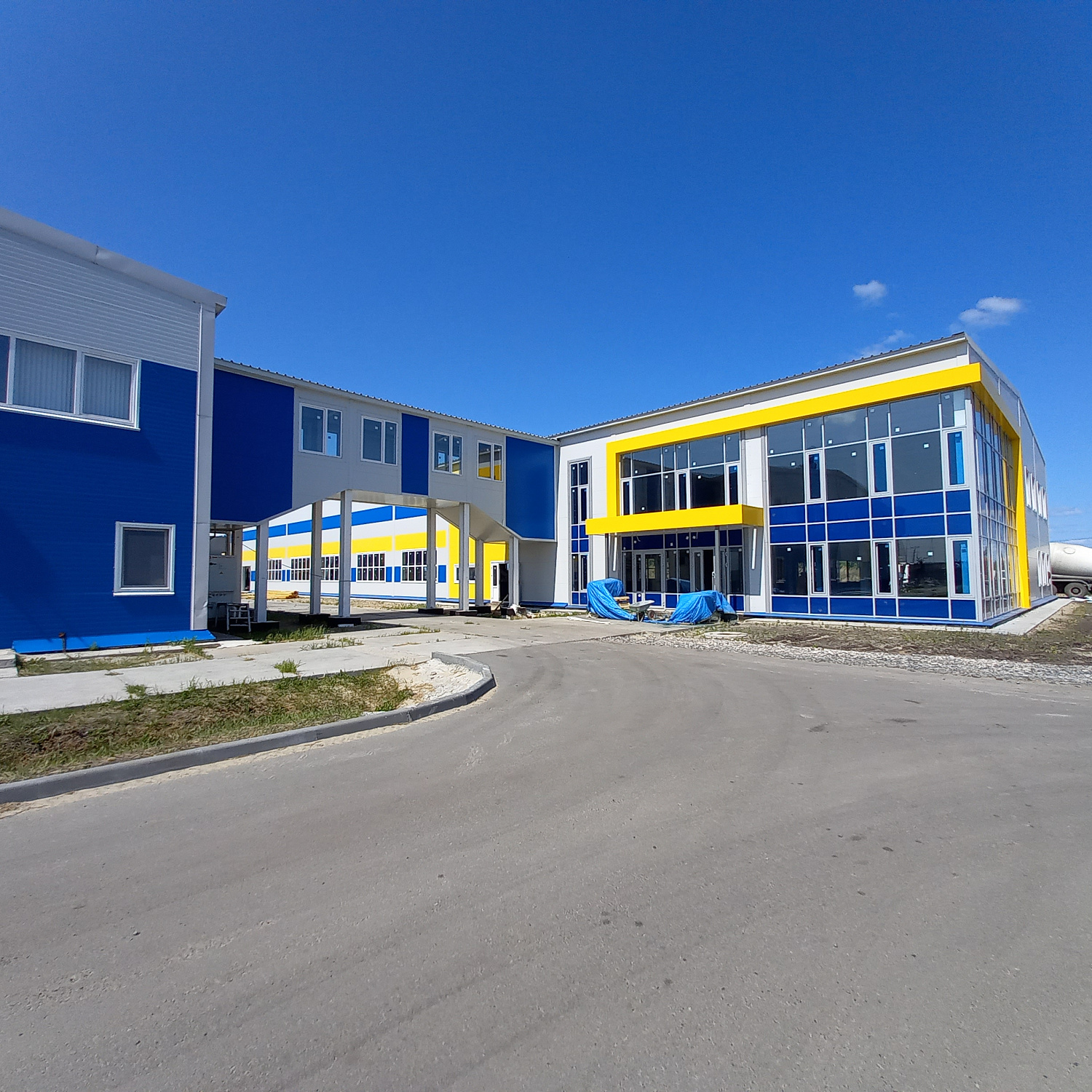 В плановом режиме продолжается строительство 4-го корпуса завода «МИМ» в с. Мальково Тюменского района. 